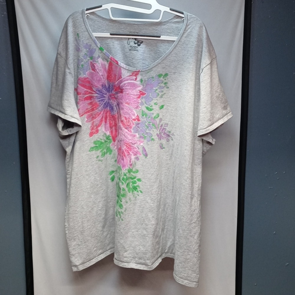 Cute gray flower shirt